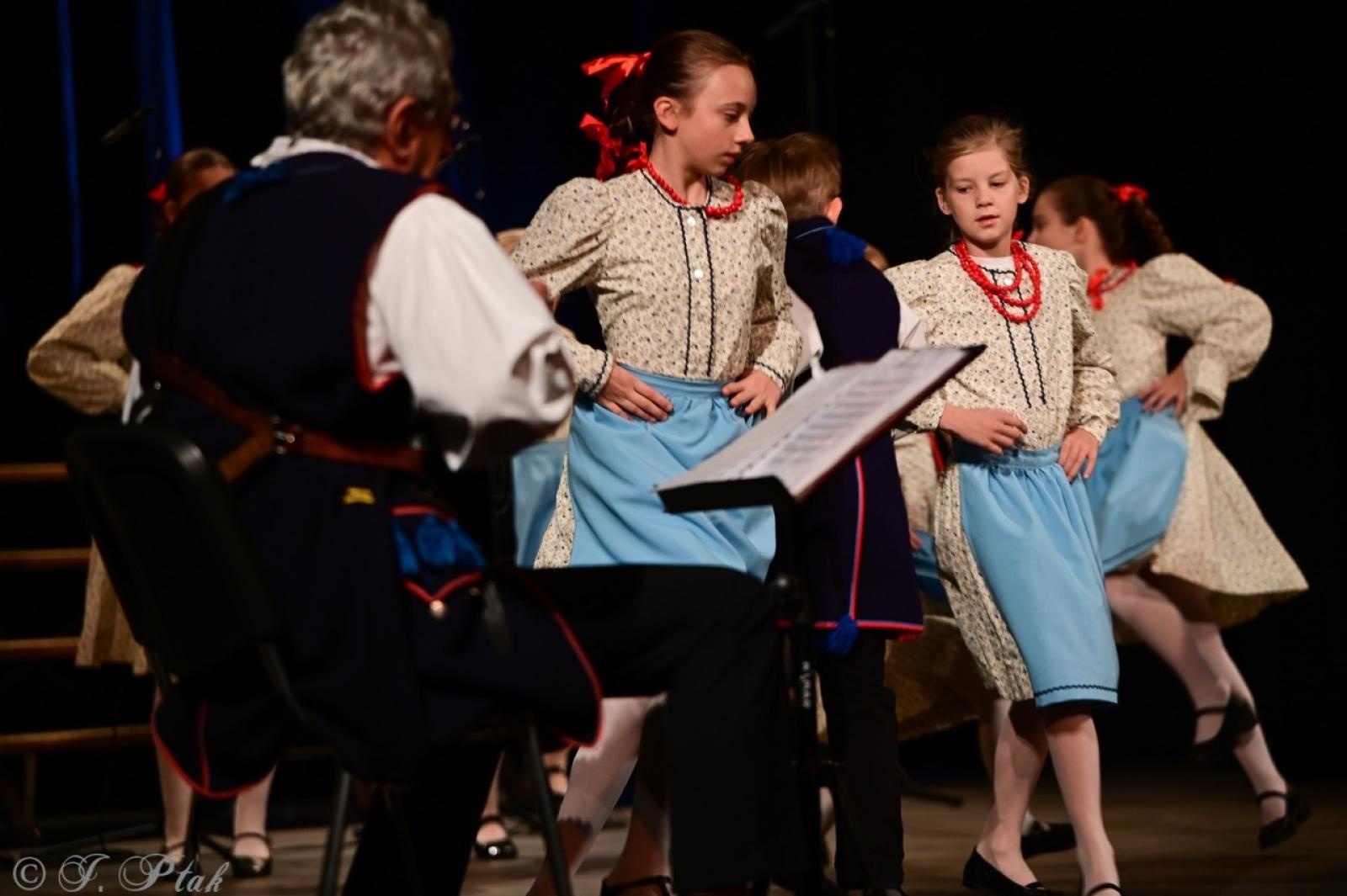 Zdjęcie w galerii na portalu naszraciborz.pl: Co nam w duszy gra – chóralne dźwięki wypełniły Strzechę wiadomości z regionu