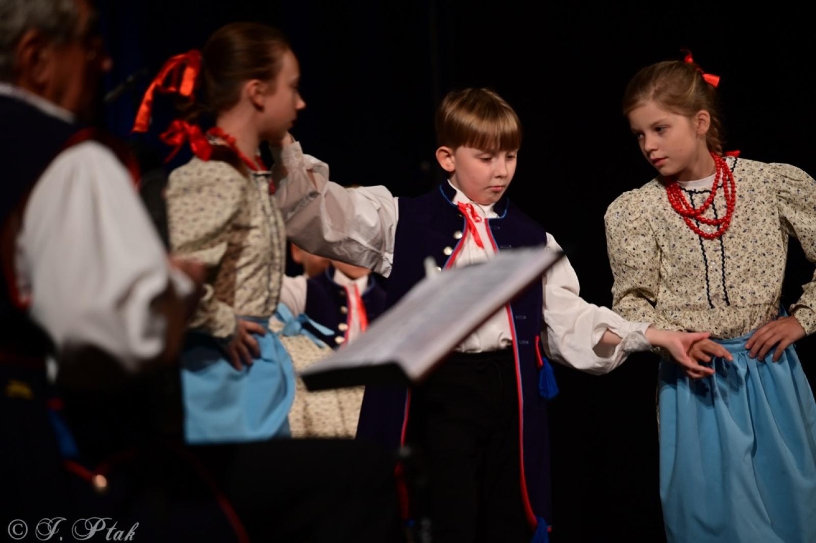 Zdjęcie w galerii na portalu naszraciborz.pl: Co nam w duszy gra – chóralne dźwięki wypełniły Strzechę wiadomości z regionu