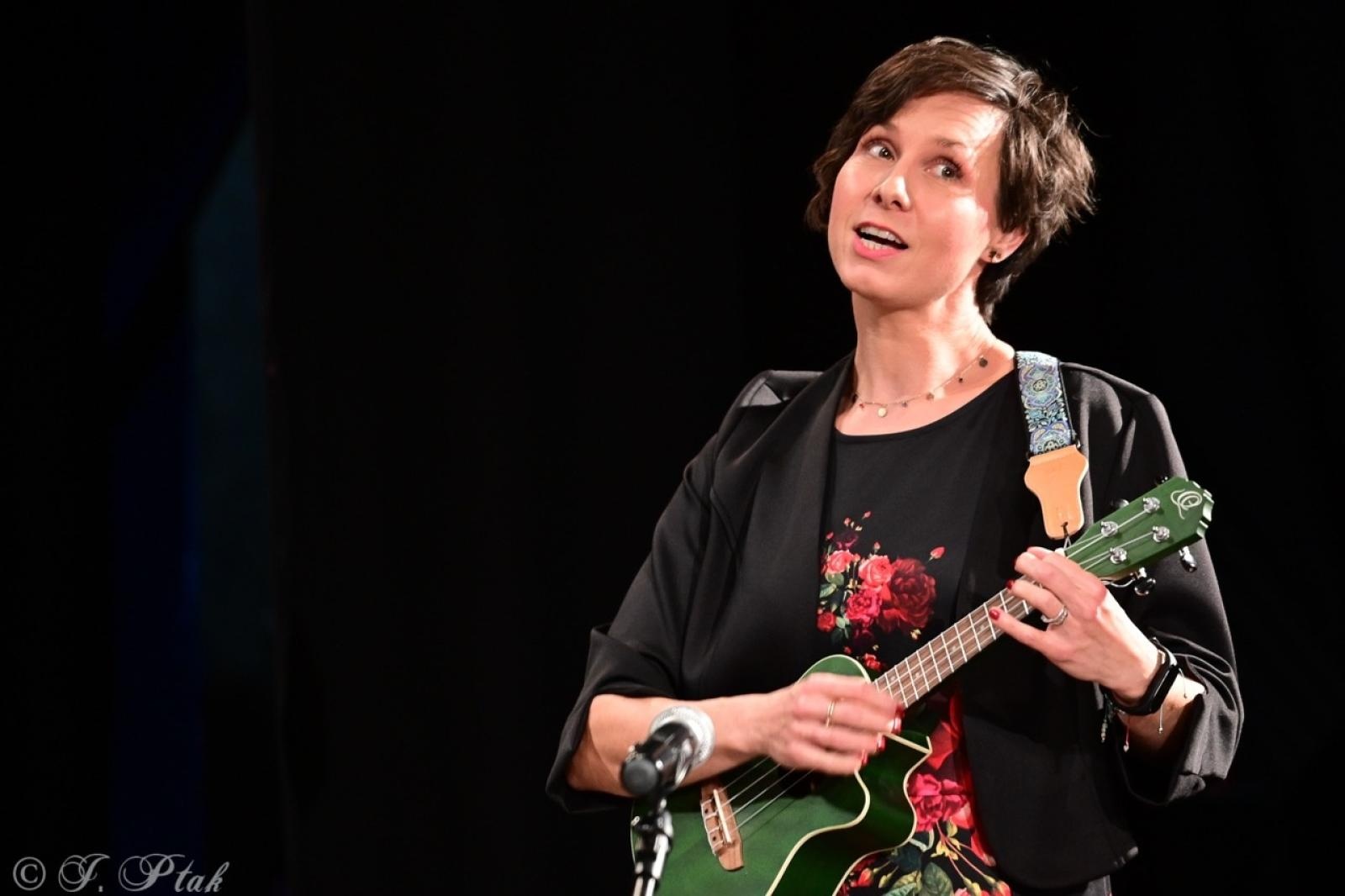 Zdjęcie w galerii na portalu naszraciborz.pl: Co nam w duszy gra – chóralne dźwięki wypełniły Strzechę wiadomości z regionu