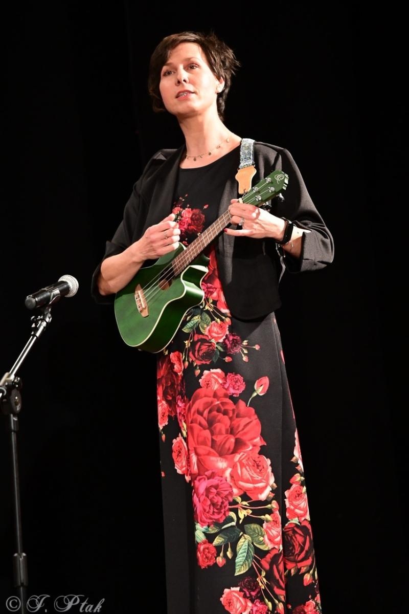 Zdjęcie w galerii na portalu naszraciborz.pl: Co nam w duszy gra – chóralne dźwięki wypełniły Strzechę wiadomości z regionu