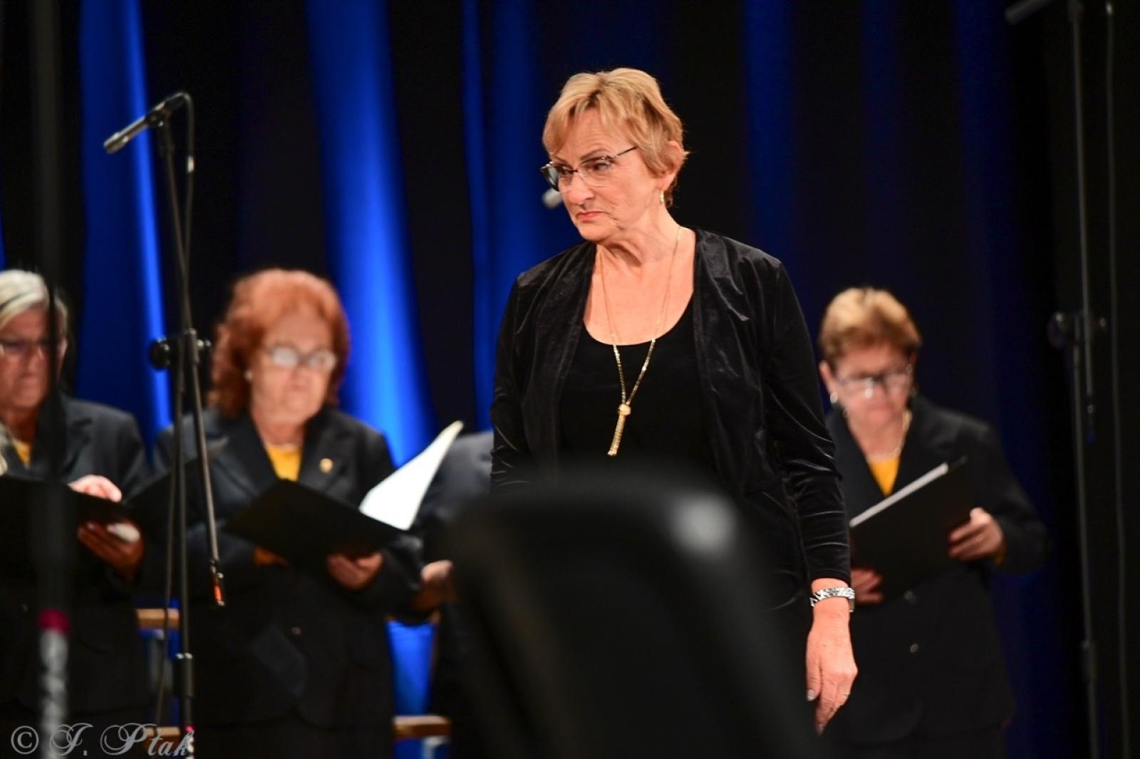 Zdjęcie w galerii na portalu naszraciborz.pl: Co nam w duszy gra – chóralne dźwięki wypełniły Strzechę wiadomości z regionu