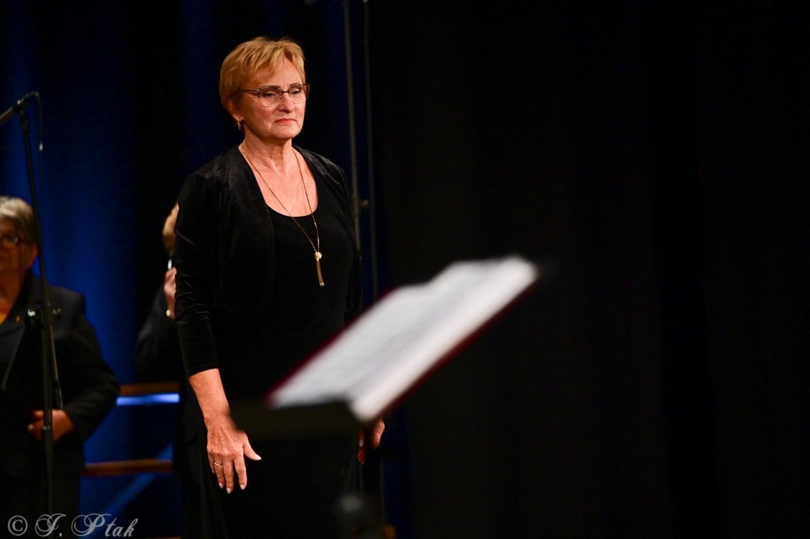 Zdjęcie w galerii na portalu naszraciborz.pl: Co nam w duszy gra – chóralne dźwięki wypełniły Strzechę wiadomości z regionu