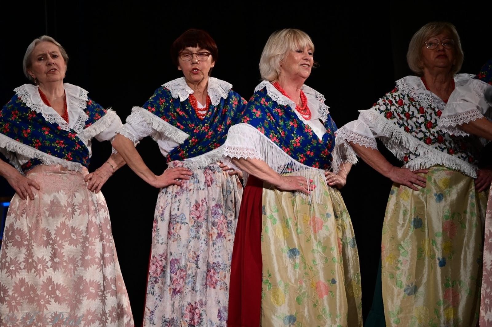 Zdjęcie w galerii na portalu naszraciborz.pl: Co nam w duszy gra – chóralne dźwięki wypełniły Strzechę wiadomości z regionu