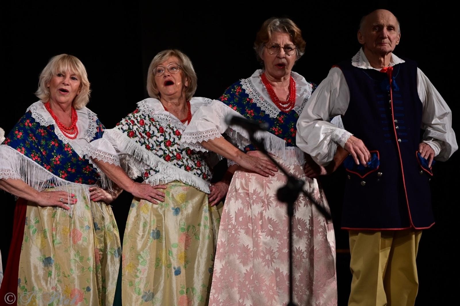 Zdjęcie w galerii na portalu naszraciborz.pl: Co nam w duszy gra – chóralne dźwięki wypełniły Strzechę wiadomości z regionu