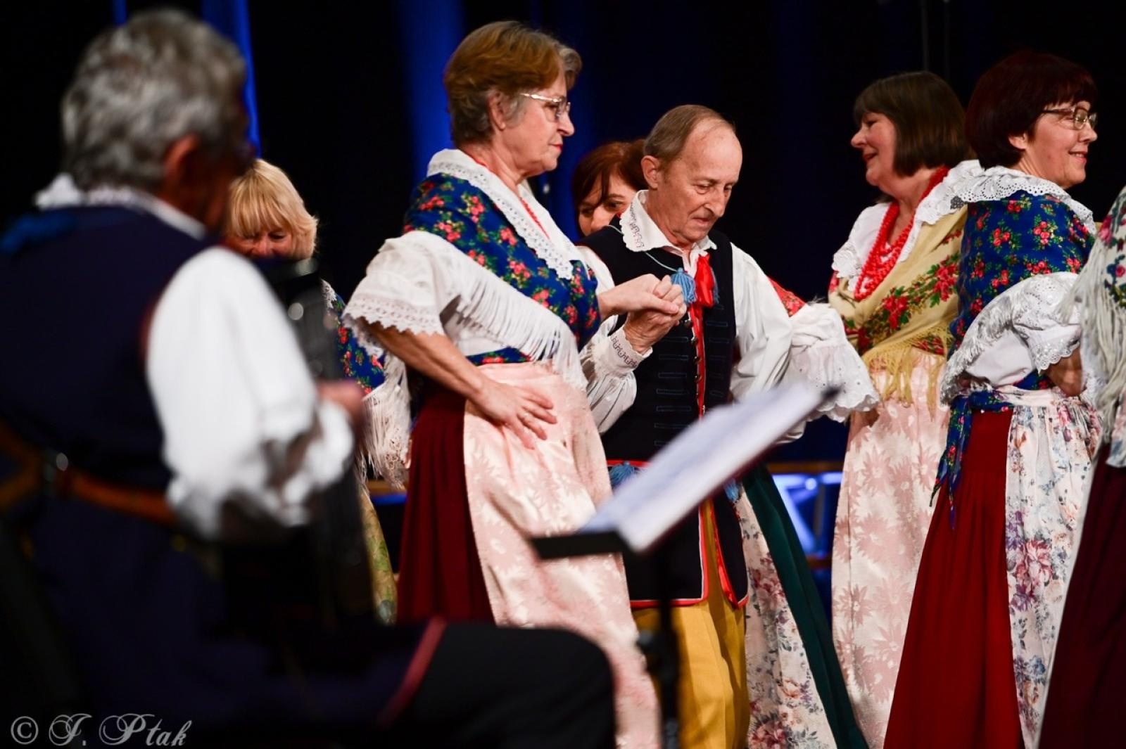 Zdjęcie w galerii na portalu naszraciborz.pl: Co nam w duszy gra – chóralne dźwięki wypełniły Strzechę wiadomości z regionu