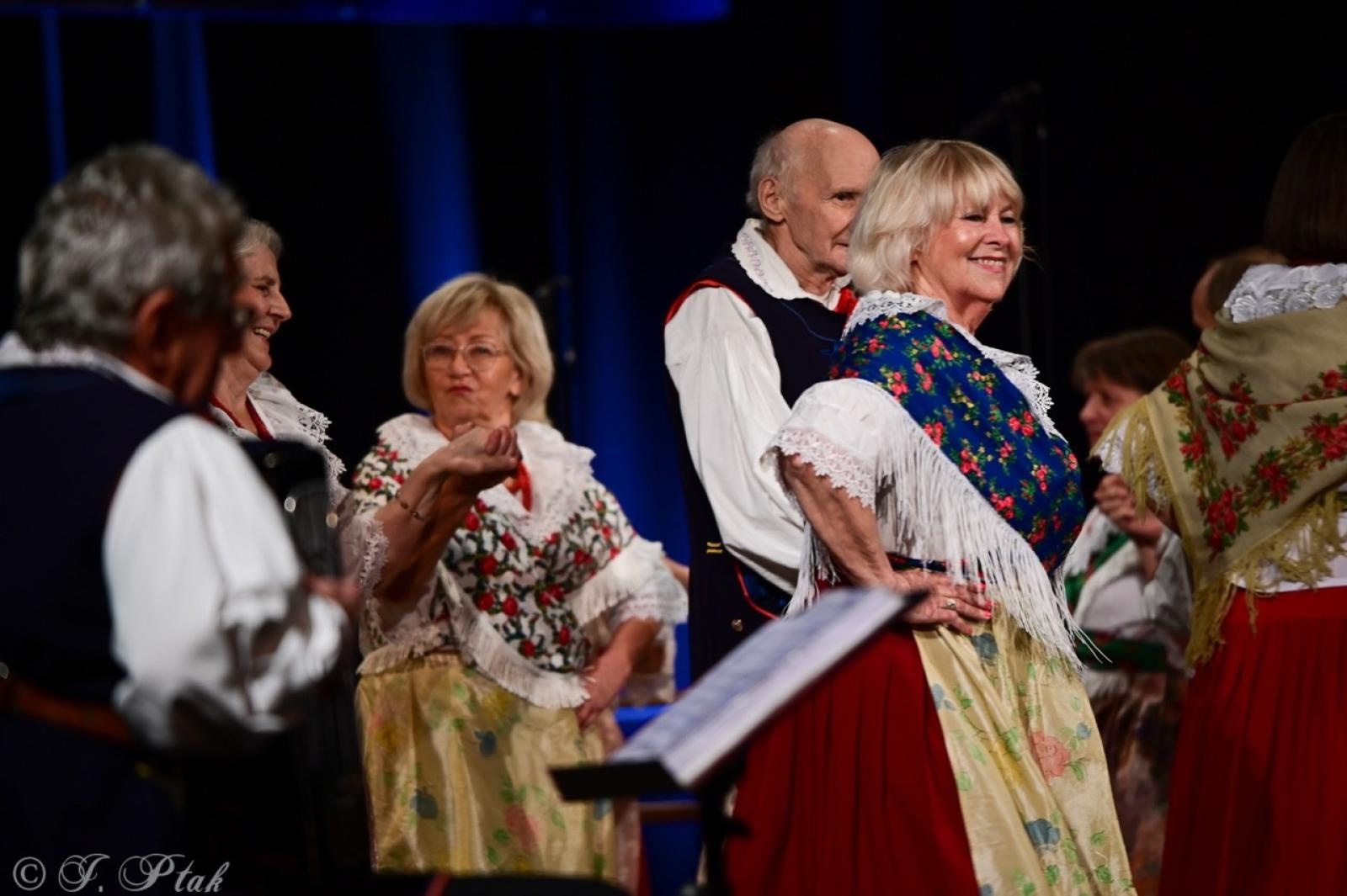 Zdjęcie w galerii na portalu naszraciborz.pl: Co nam w duszy gra – chóralne dźwięki wypełniły Strzechę wiadomości z regionu