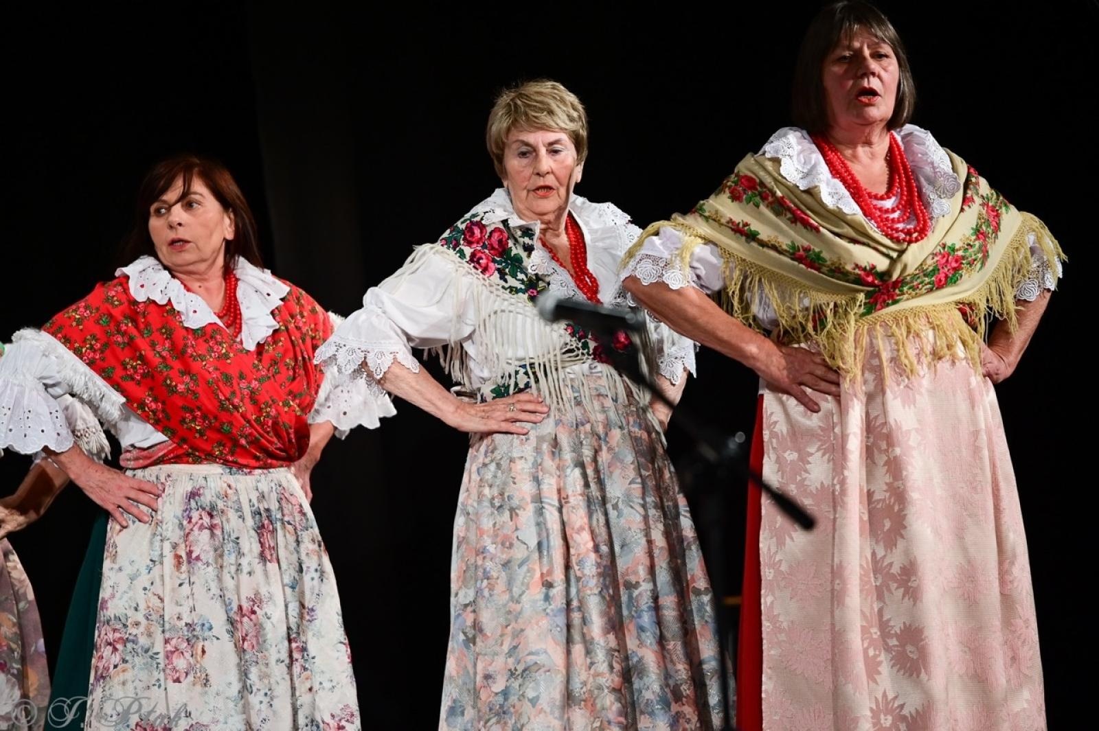 Zdjęcie w galerii na portalu naszraciborz.pl: Co nam w duszy gra – chóralne dźwięki wypełniły Strzechę wiadomości z regionu