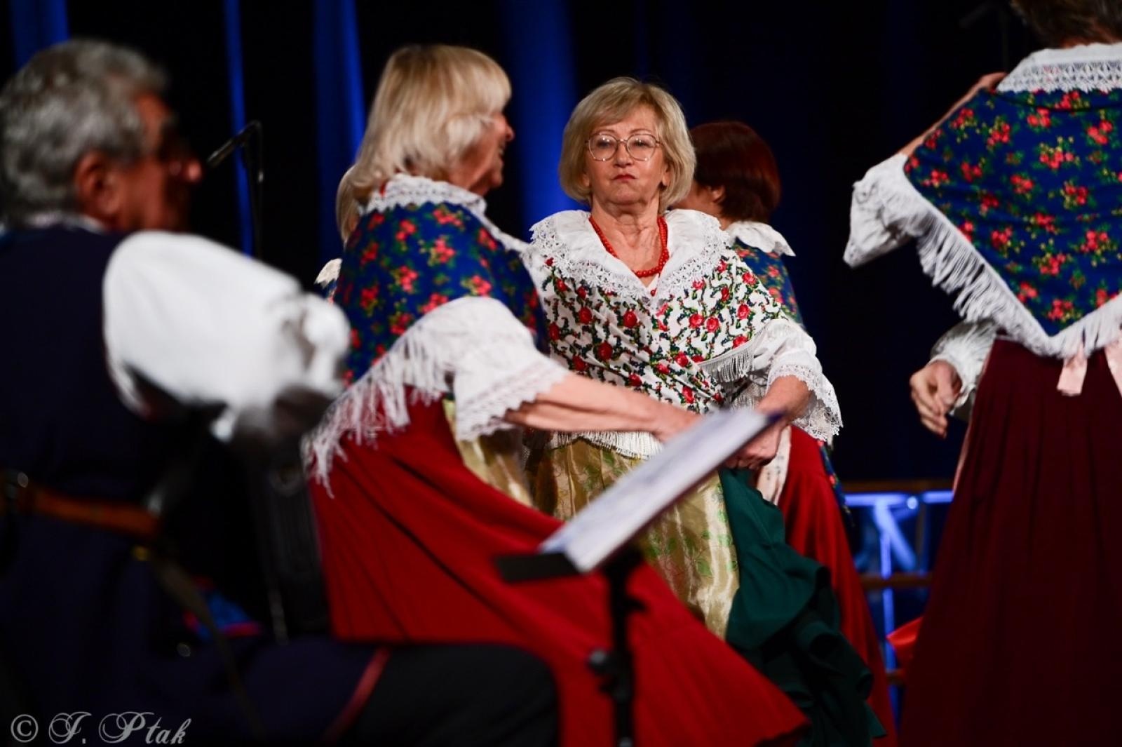 Zdjęcie w galerii na portalu naszraciborz.pl: Co nam w duszy gra – chóralne dźwięki wypełniły Strzechę wiadomości z regionu