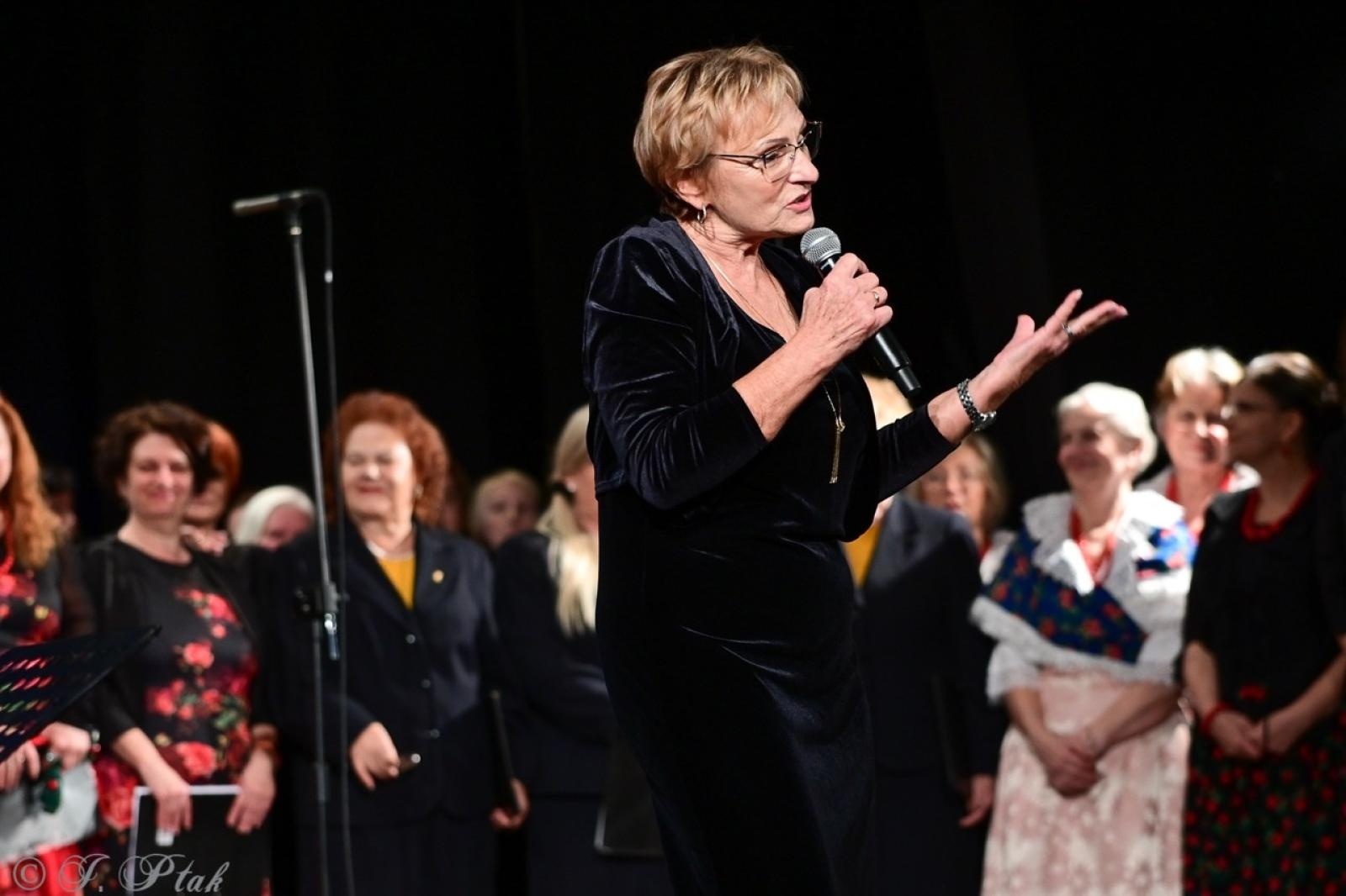 Zdjęcie w galerii na portalu naszraciborz.pl: Co nam w duszy gra – chóralne dźwięki wypełniły Strzechę wiadomości z regionu