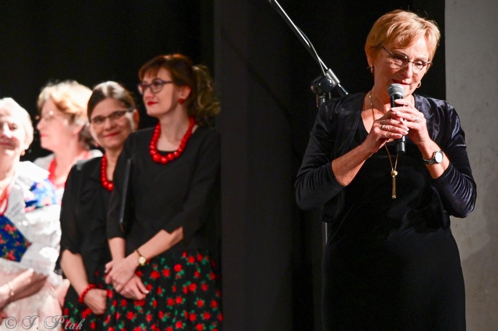 Zdjęcie w galerii na portalu naszraciborz.pl: Co nam w duszy gra – chóralne dźwięki wypełniły Strzechę wiadomości z regionu