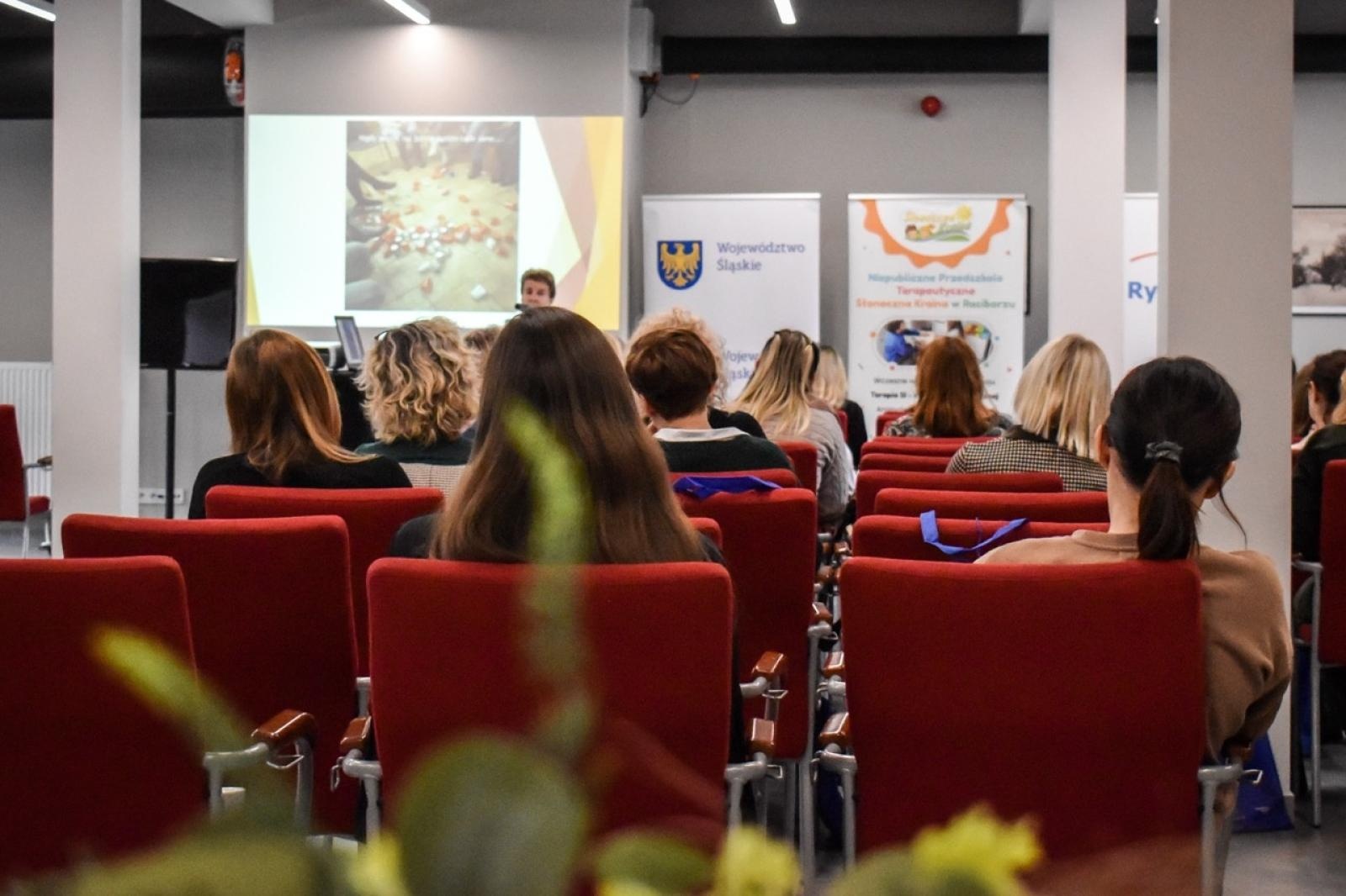 Zdjęcie w galerii na portalu naszraciborz.pl: Konferencja Od pierwszych chwil: Wsparcie i Rozwój Wcześniaków wiadomości z regionu