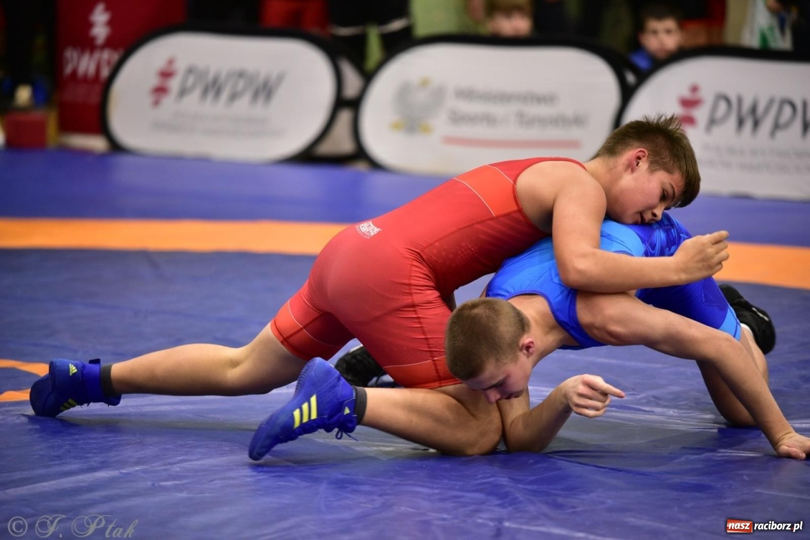 Zdjęcie w galerii na portalu naszraciborz.pl: XIV Mistrzostwa Polski Młodzików U14 w Raciborzu – sportowe emocje w Arenie OSiR wiadomości z regionu