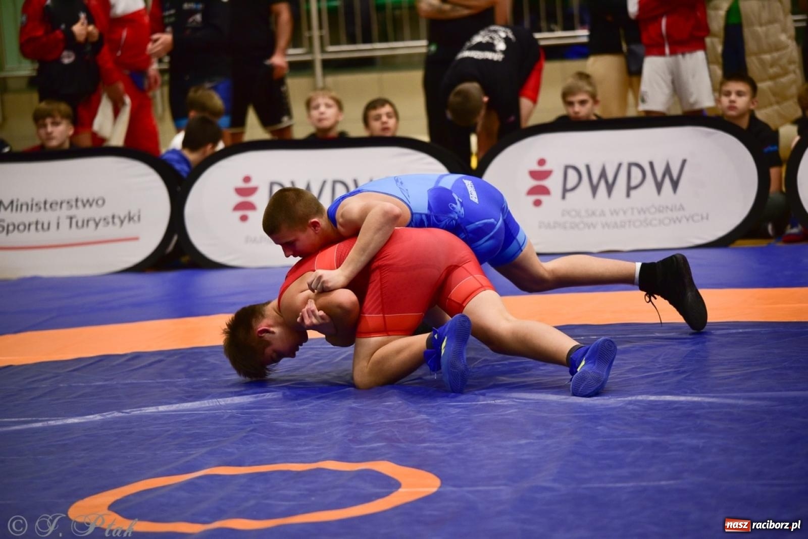 Zdjęcie w galerii na portalu naszraciborz.pl: XIV Mistrzostwa Polski Młodzików U14 w Raciborzu – sportowe emocje w Arenie OSiR wiadomości z regionu