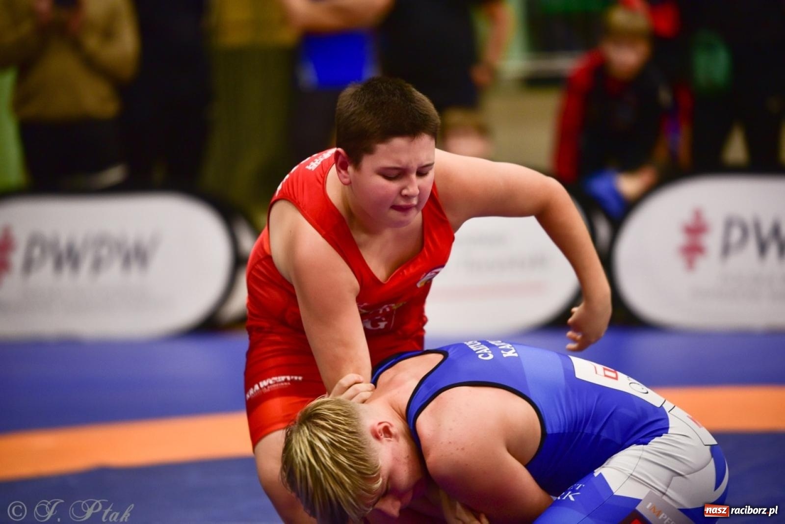 Zdjęcie w galerii na portalu naszraciborz.pl: XIV Mistrzostwa Polski Młodzików U14 w Raciborzu – sportowe emocje w Arenie OSiR wiadomości z regionu