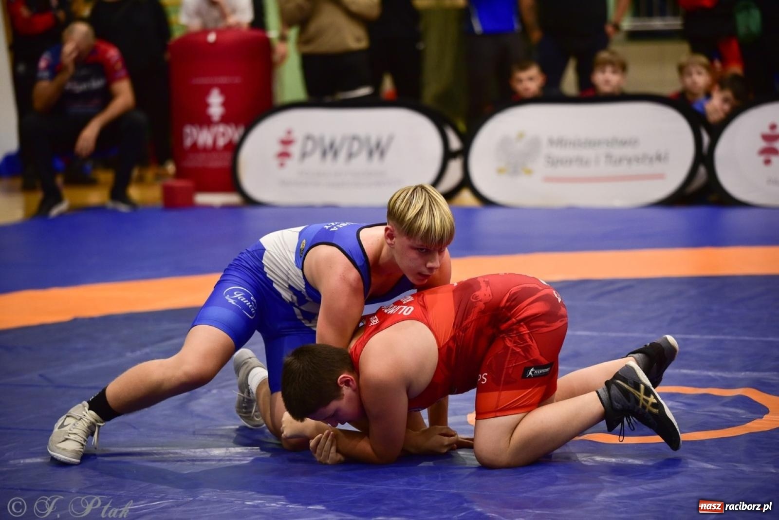 Zdjęcie w galerii na portalu naszraciborz.pl: XIV Mistrzostwa Polski Młodzików U14 w Raciborzu – sportowe emocje w Arenie OSiR wiadomości z regionu