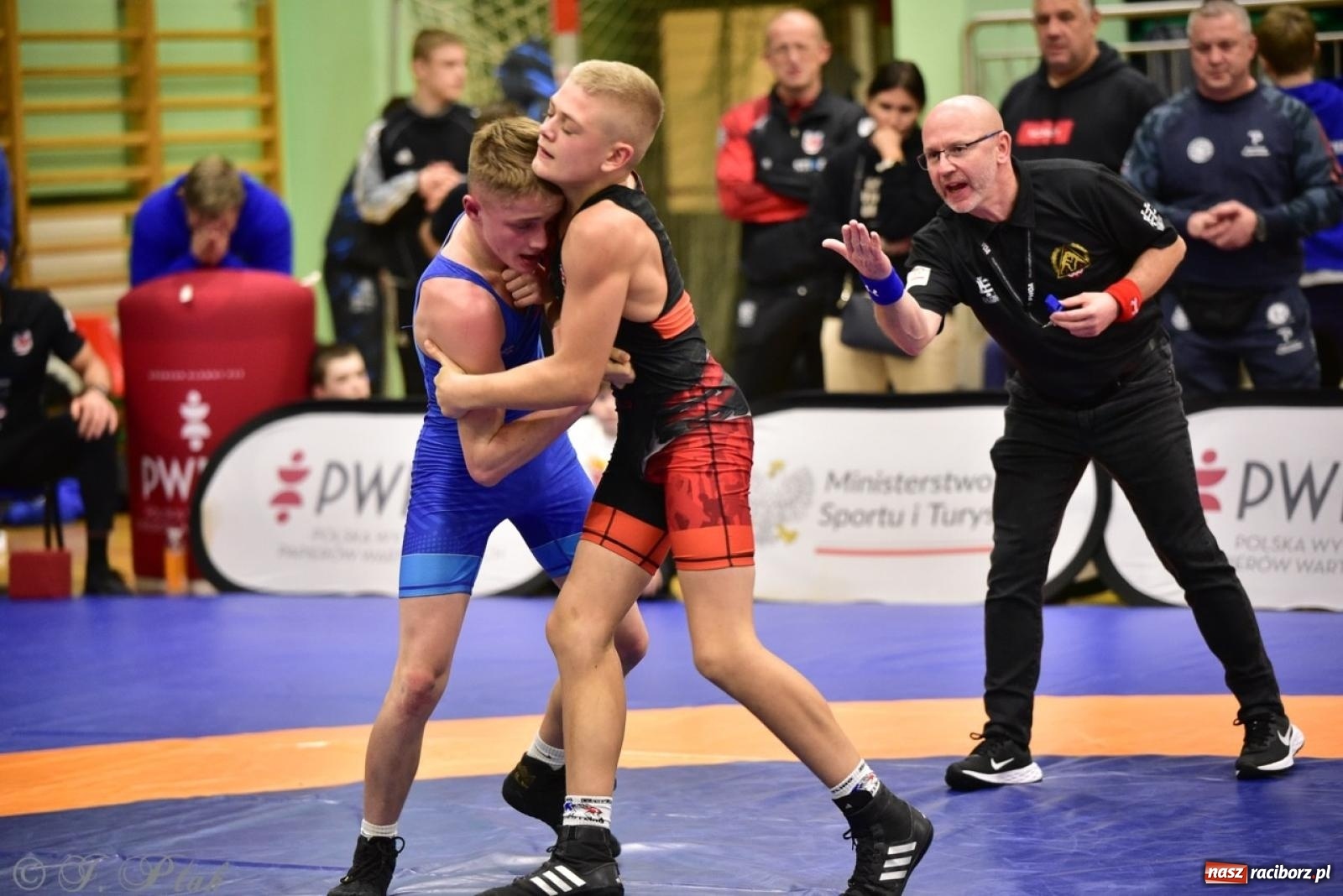 Zdjęcie w galerii na portalu naszraciborz.pl: XIV Mistrzostwa Polski Młodzików U14 w Raciborzu – sportowe emocje w Arenie OSiR wiadomości z regionu