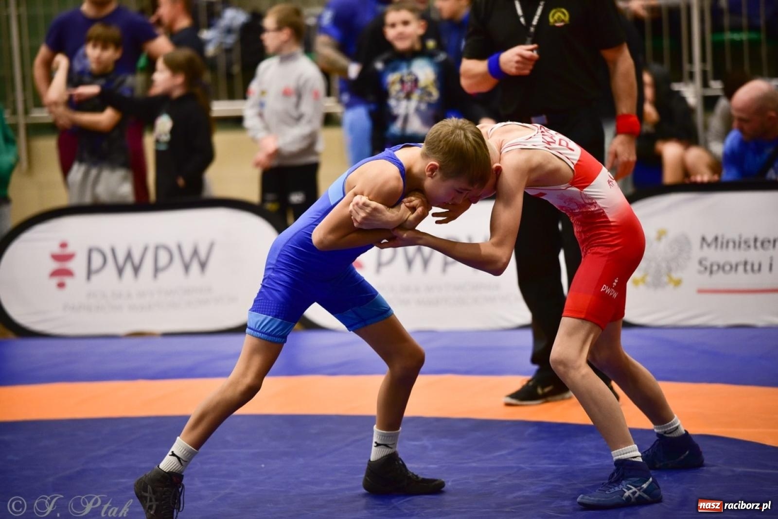 Zdjęcie w galerii na portalu naszraciborz.pl: XIV Mistrzostwa Polski Młodzików U14 w Raciborzu – sportowe emocje w Arenie OSiR wiadomości z regionu