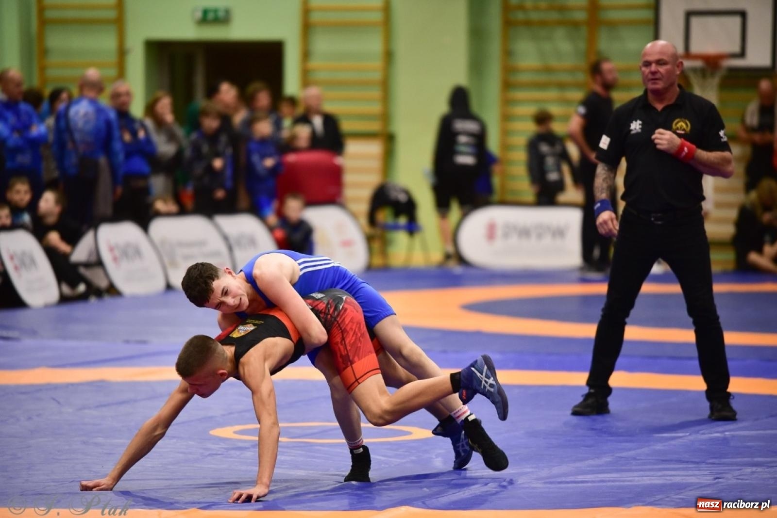 Zdjęcie w galerii na portalu naszraciborz.pl: XIV Mistrzostwa Polski Młodzików U14 w Raciborzu – sportowe emocje w Arenie OSiR wiadomości z regionu