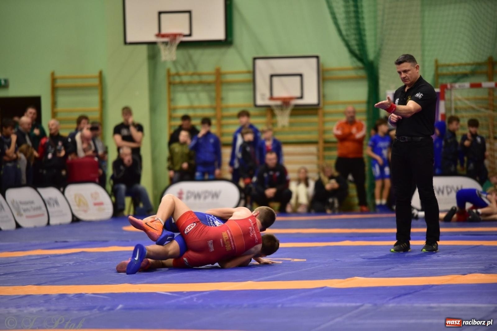 Zdjęcie w galerii na portalu naszraciborz.pl: XIV Mistrzostwa Polski Młodzików U14 w Raciborzu – sportowe emocje w Arenie OSiR wiadomości z regionu