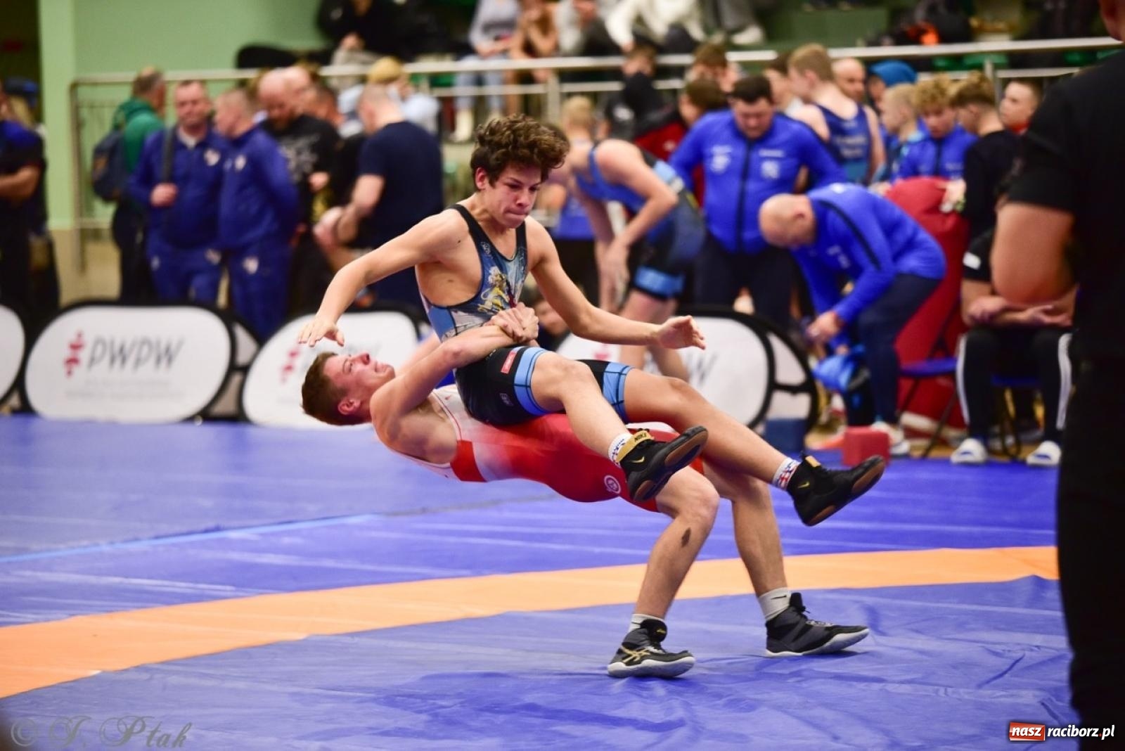 Zdjęcie w galerii na portalu naszraciborz.pl: XIV Mistrzostwa Polski Młodzików U14 w Raciborzu – sportowe emocje w Arenie OSiR wiadomości z regionu