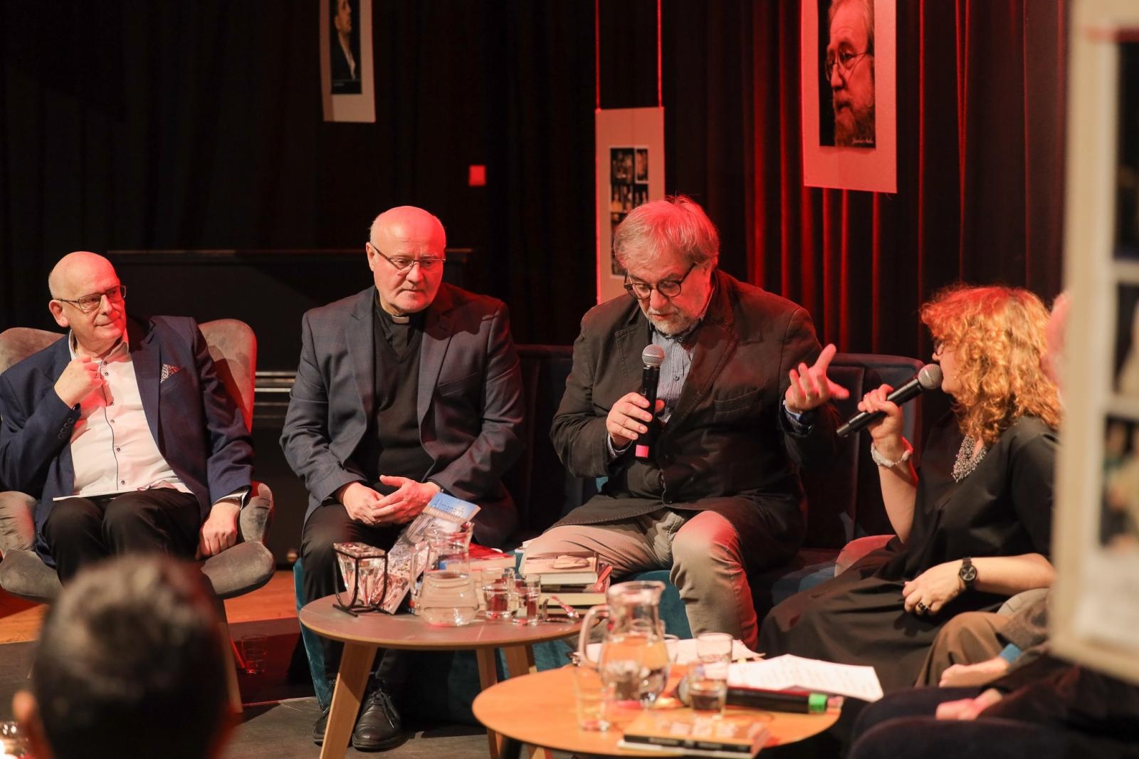 Zdjęcie w galerii na portalu naszraciborz.pl: Wyjątkowi goście na jubileusz Almanachu Prowincjonalnego wiadomości z regionu