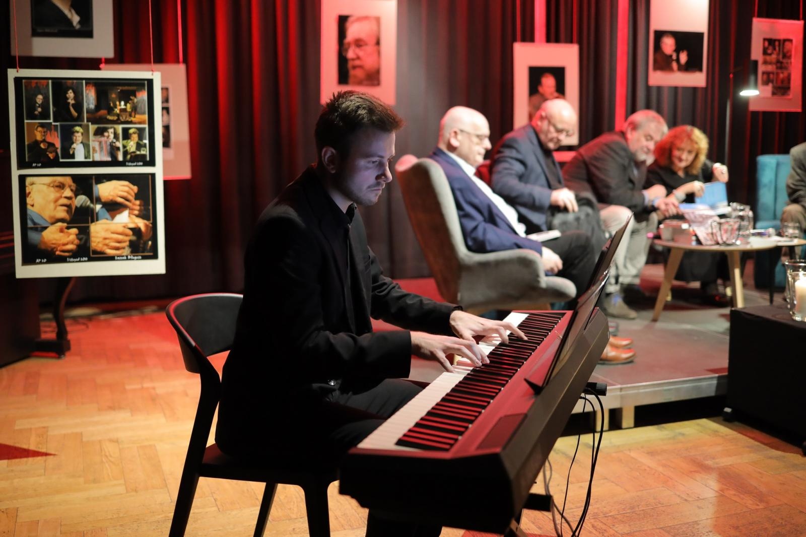 Zdjęcie w galerii na portalu naszraciborz.pl: Wyjątkowi goście na jubileusz Almanachu Prowincjonalnego wiadomości z regionu