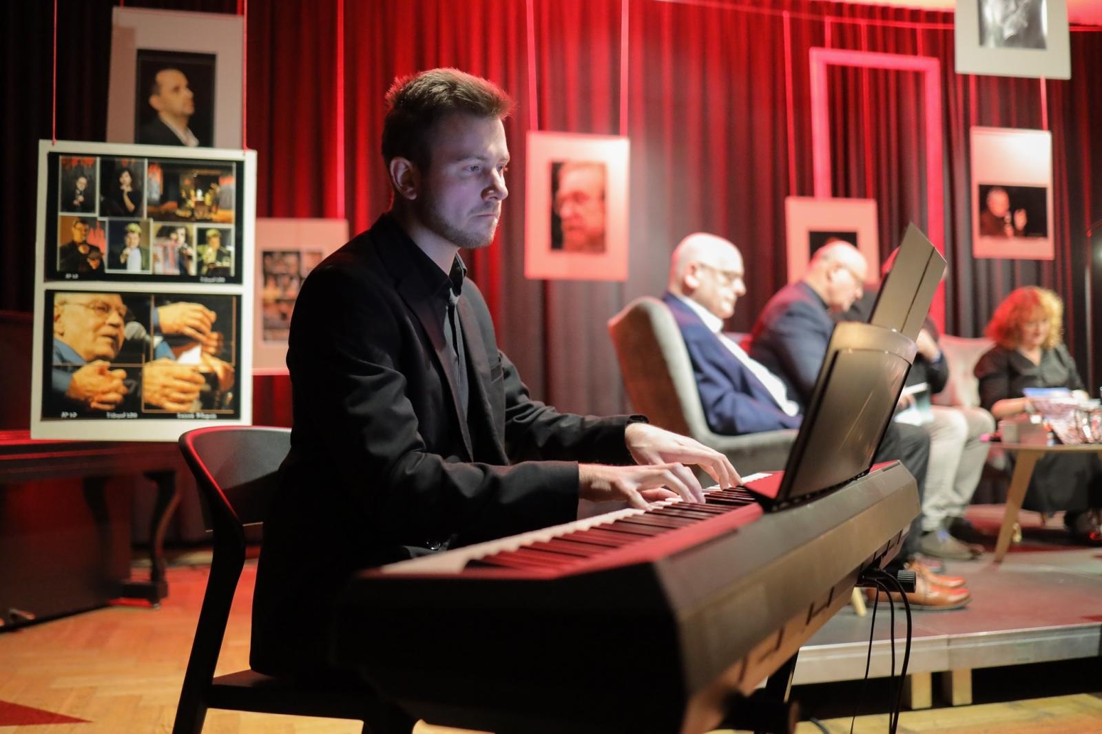 Zdjęcie w galerii na portalu naszraciborz.pl: Wyjątkowi goście na jubileusz Almanachu Prowincjonalnego wiadomości z regionu