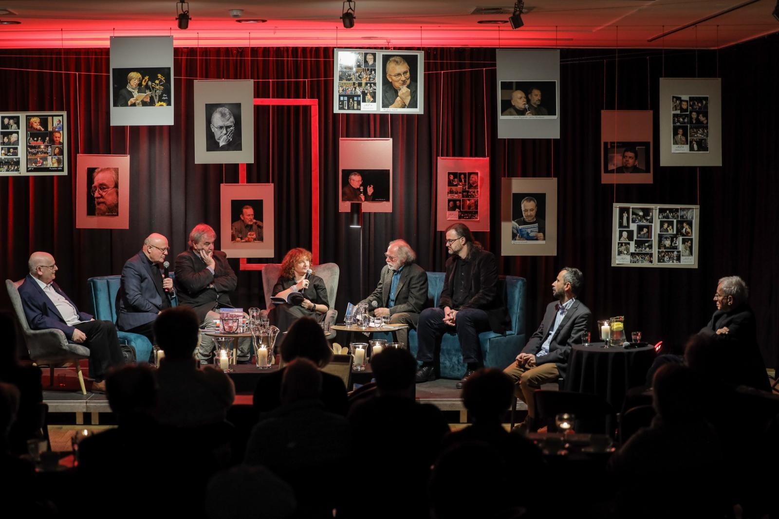 Zdjęcie w galerii na portalu naszraciborz.pl: Wyjątkowi goście na jubileusz Almanachu Prowincjonalnego wiadomości z regionu