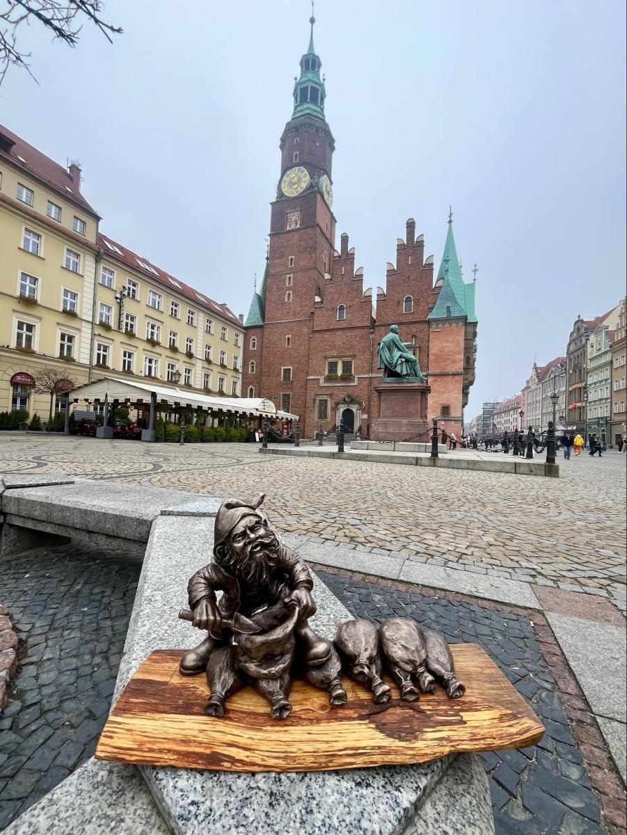 Zdjęcie w galerii na portalu naszraciborz.pl: Nowy wrocławski krasnal nawiązuje do Raciborza. To Raciworek wiadomości z regionu