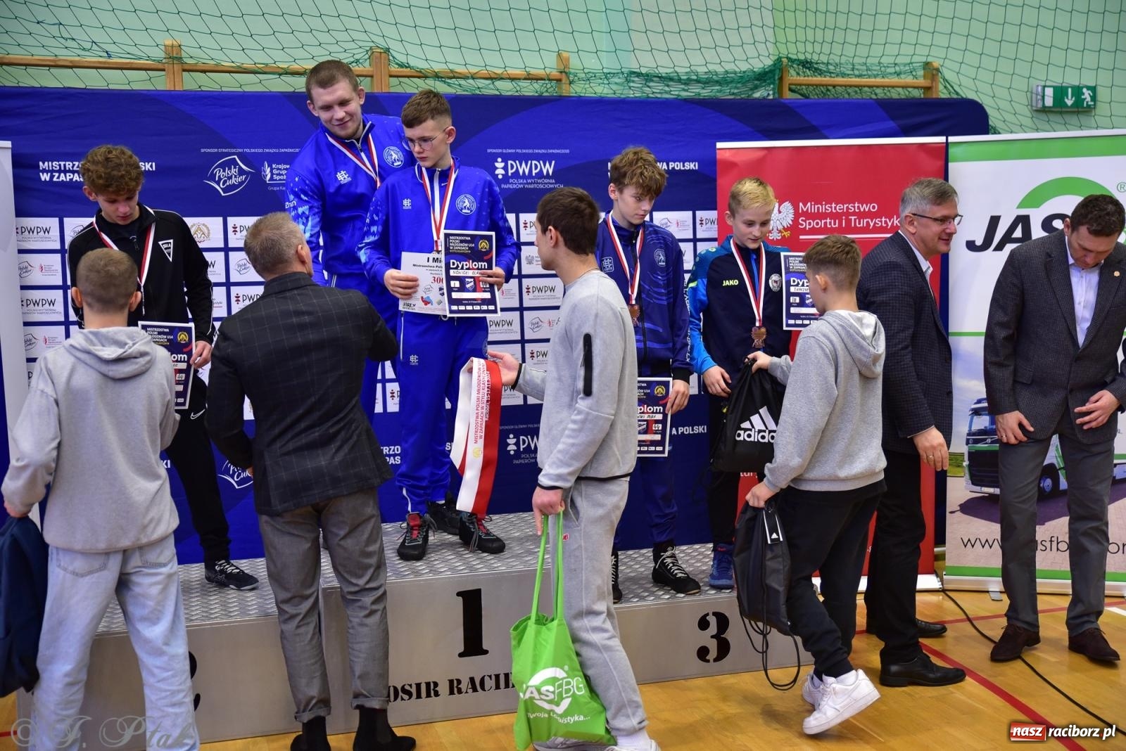 Zdjęcie w galerii na portalu naszraciborz.pl: Z dwoma medalami unici kończą mistrzostwa Polski U-14 wiadomości z regionu