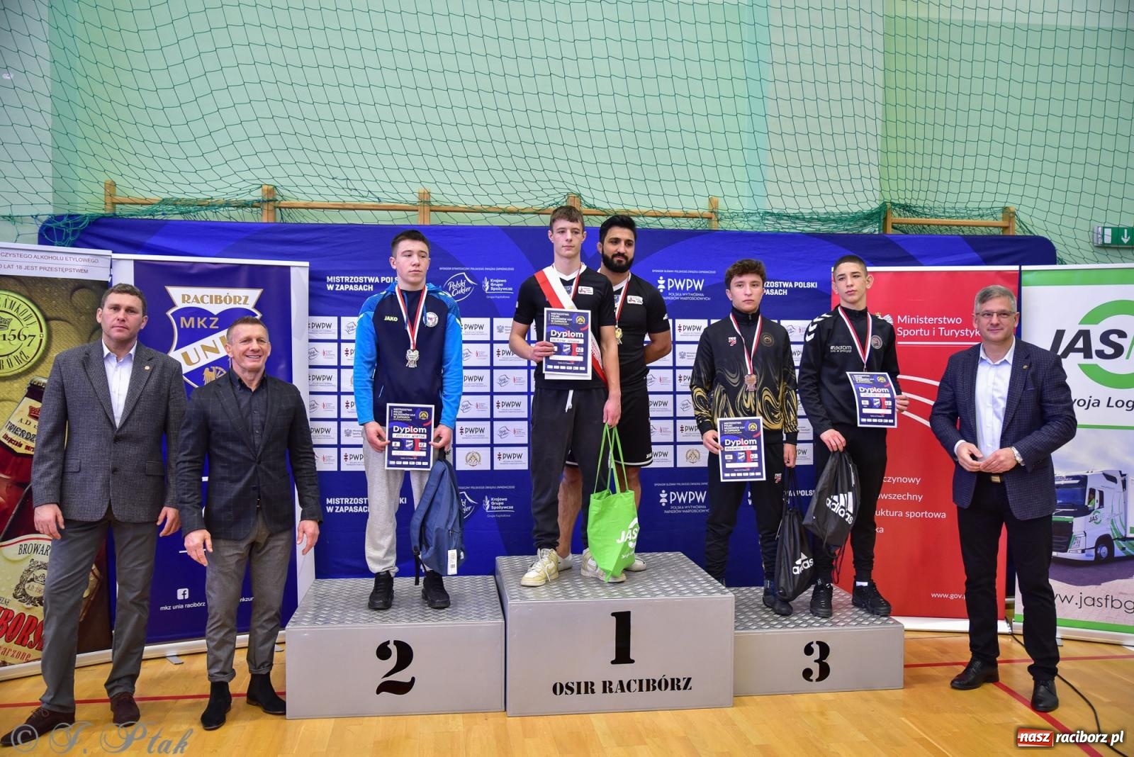 Zdjęcie w galerii na portalu naszraciborz.pl: Z dwoma medalami unici kończą mistrzostwa Polski U-14 wiadomości z regionu