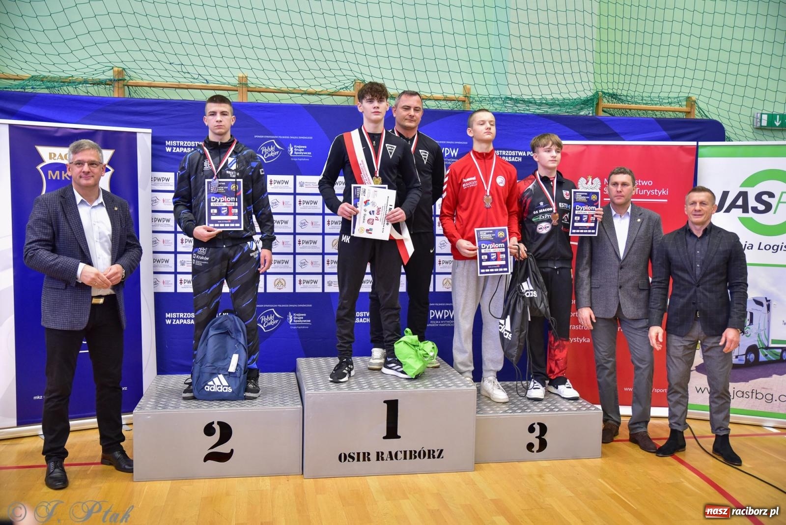 Zdjęcie w galerii na portalu naszraciborz.pl: Z dwoma medalami unici kończą mistrzostwa Polski U-14 wiadomości z regionu