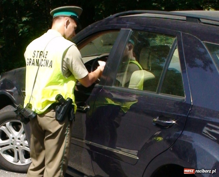 Zdjęcie w galerii na portalu naszraciborz.pl: ŚOSG: Naruszenie przepisów przez dwóch cudzoziemców i Polaka wiadomości z regionu