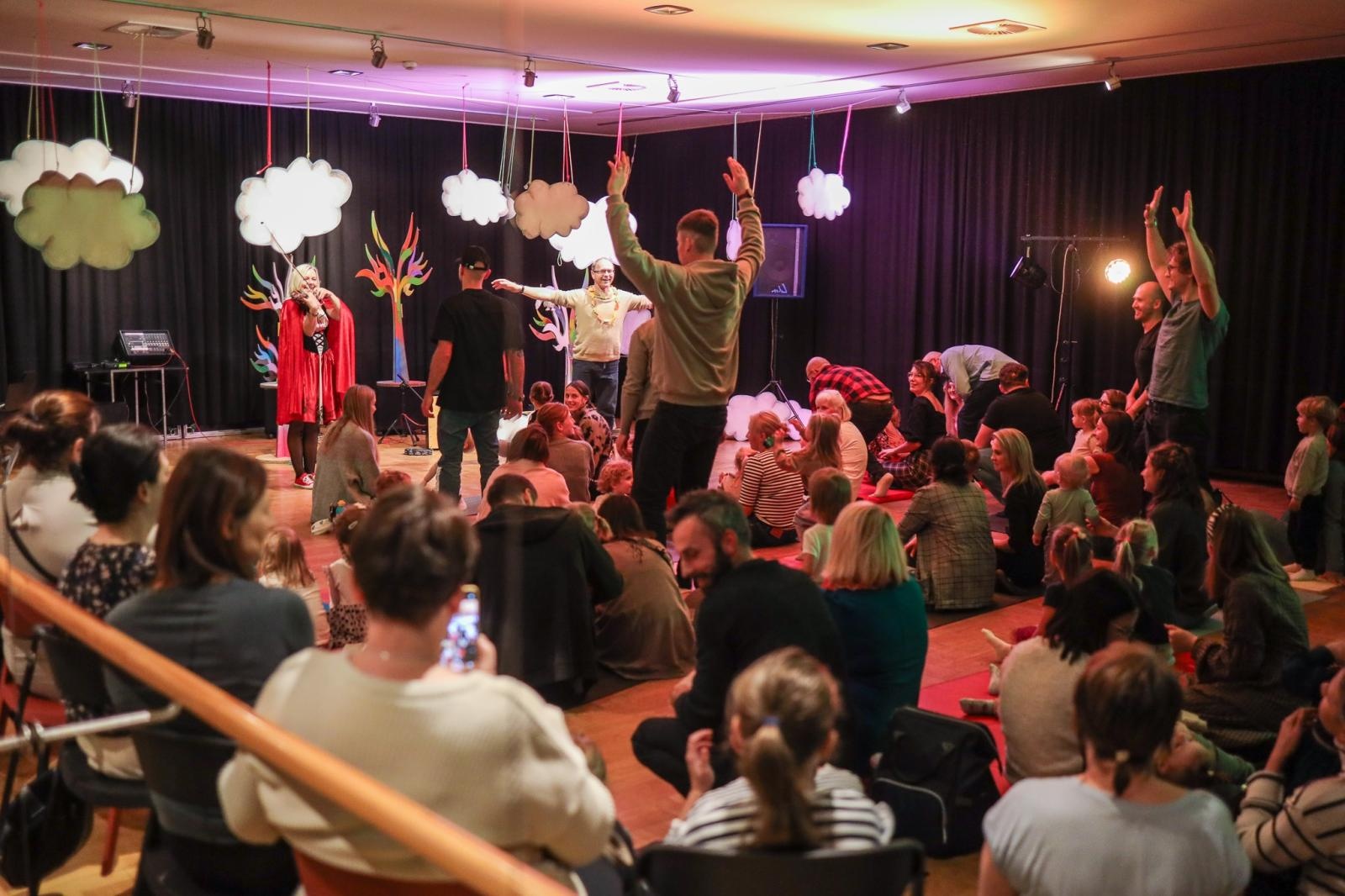 Zdjęcie w galerii na portalu naszraciborz.pl: Maluchy w krainie dźwięku i TRZY PROSIACZKI zapraszają na bajkowe spotkanie  wiadomości z regionu