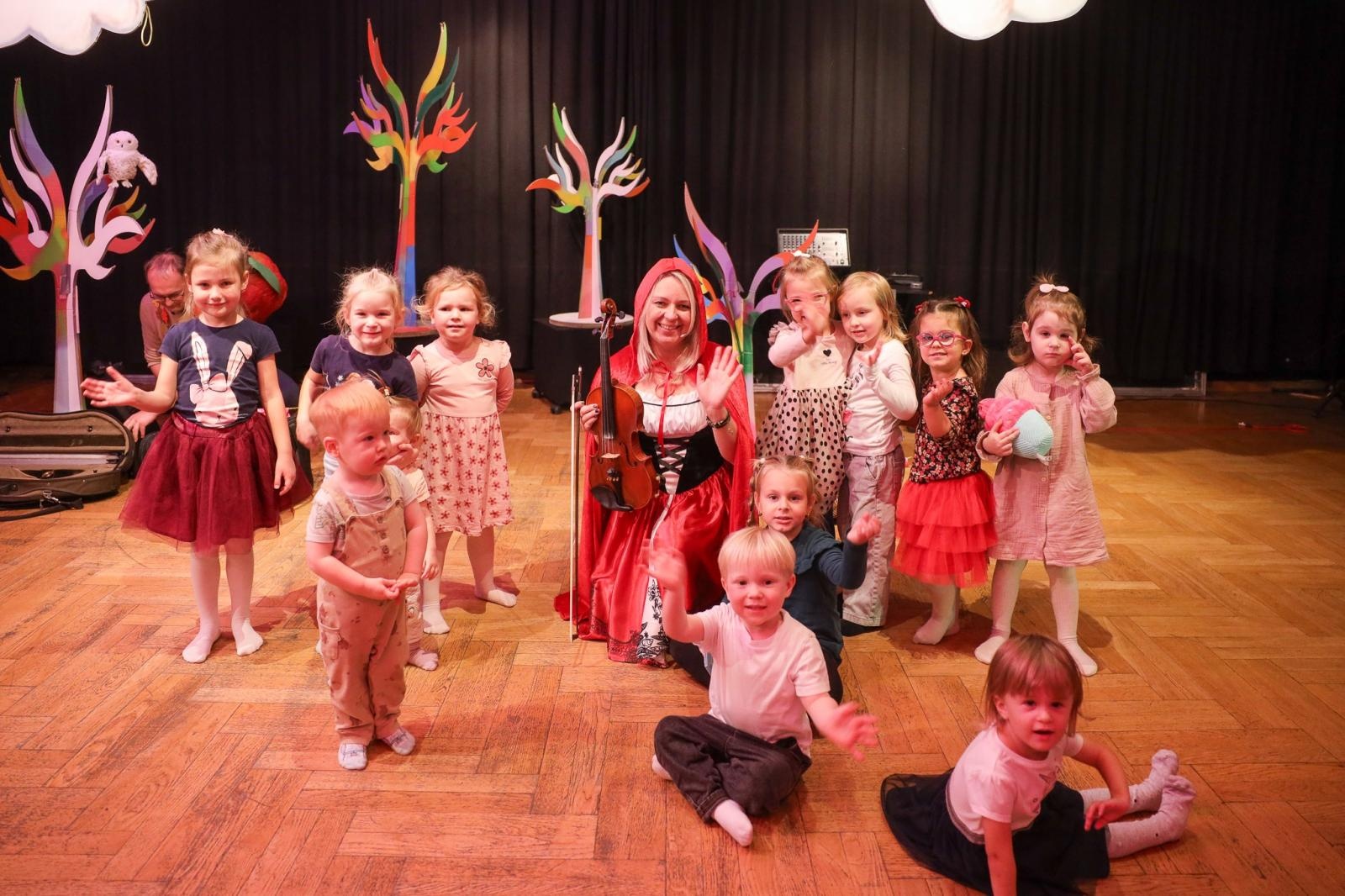 Zdjęcie w galerii na portalu naszraciborz.pl: Maluchy w krainie dźwięku i TRZY PROSIACZKI zapraszają na bajkowe spotkanie  wiadomości z regionu