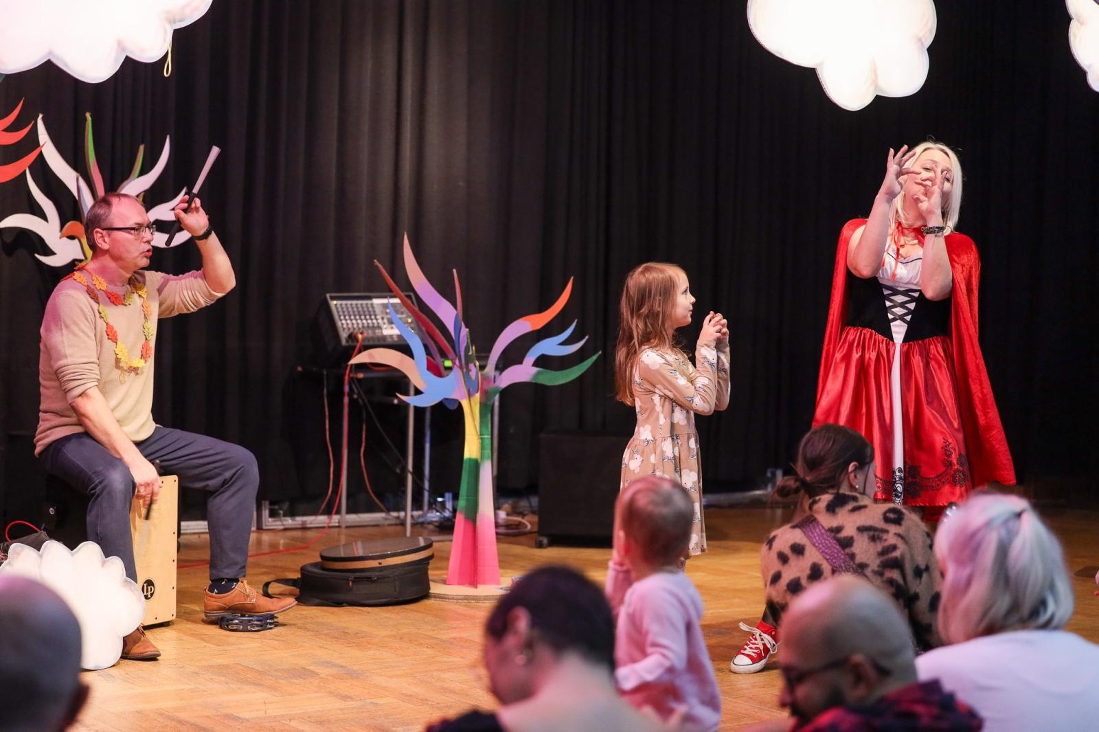 Zdjęcie w galerii na portalu naszraciborz.pl: Maluchy w krainie dźwięku i TRZY PROSIACZKI zapraszają na bajkowe spotkanie  wiadomości z regionu