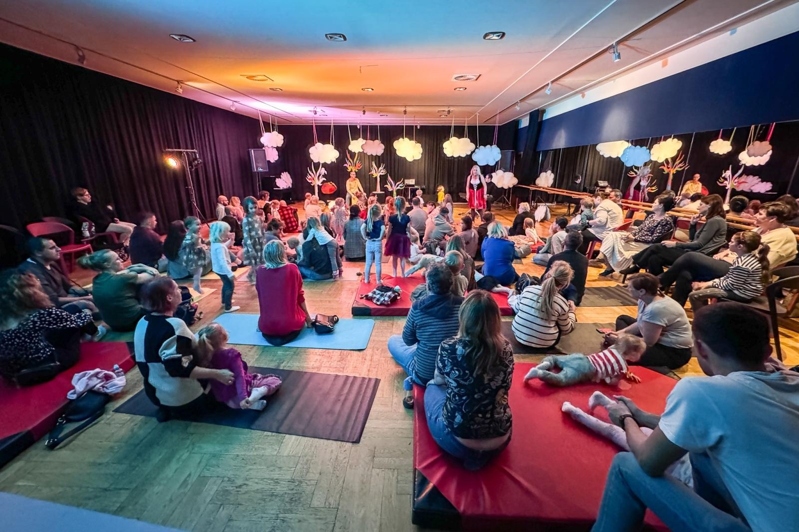 Zdjęcie w galerii na portalu naszraciborz.pl: Maluchy w krainie dźwięku i TRZY PROSIACZKI zapraszają na bajkowe spotkanie  wiadomości z regionu