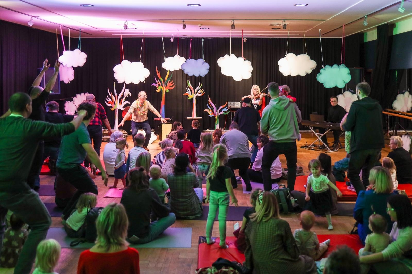 Zdjęcie w galerii na portalu naszraciborz.pl: Maluchy w krainie dźwięku i TRZY PROSIACZKI zapraszają na bajkowe spotkanie  wiadomości z regionu