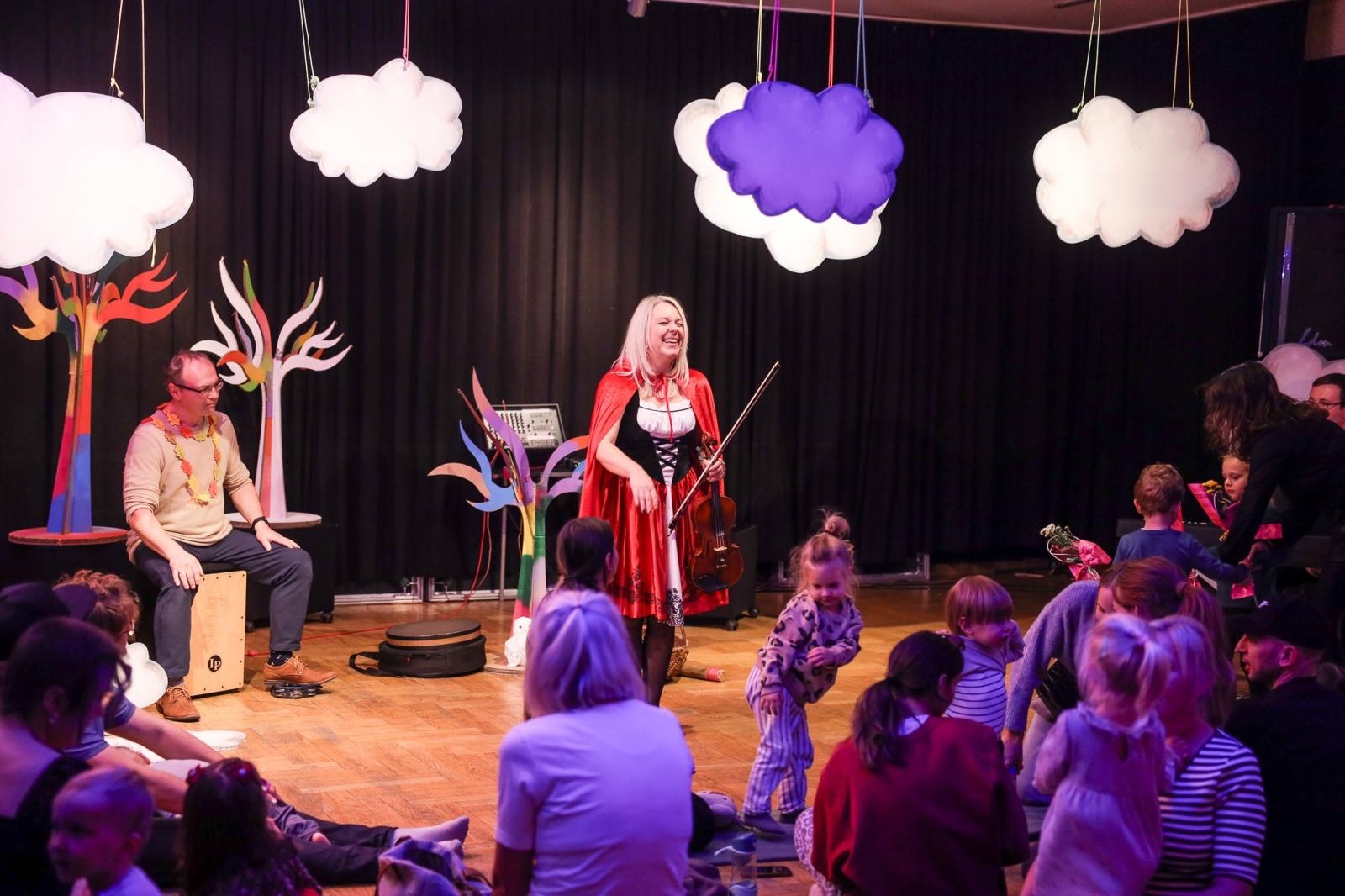 Zdjęcie w galerii na portalu naszraciborz.pl: Maluchy w krainie dźwięku i TRZY PROSIACZKI zapraszają na bajkowe spotkanie  wiadomości z regionu