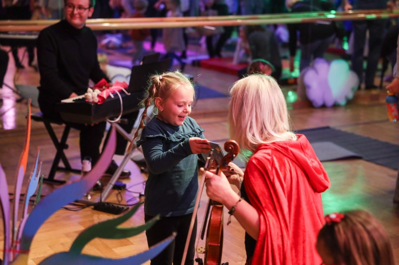 Zdjęcie w galerii na portalu naszraciborz.pl: Maluchy w krainie dźwięku i TRZY PROSIACZKI zapraszają na bajkowe spotkanie  wiadomości z regionu