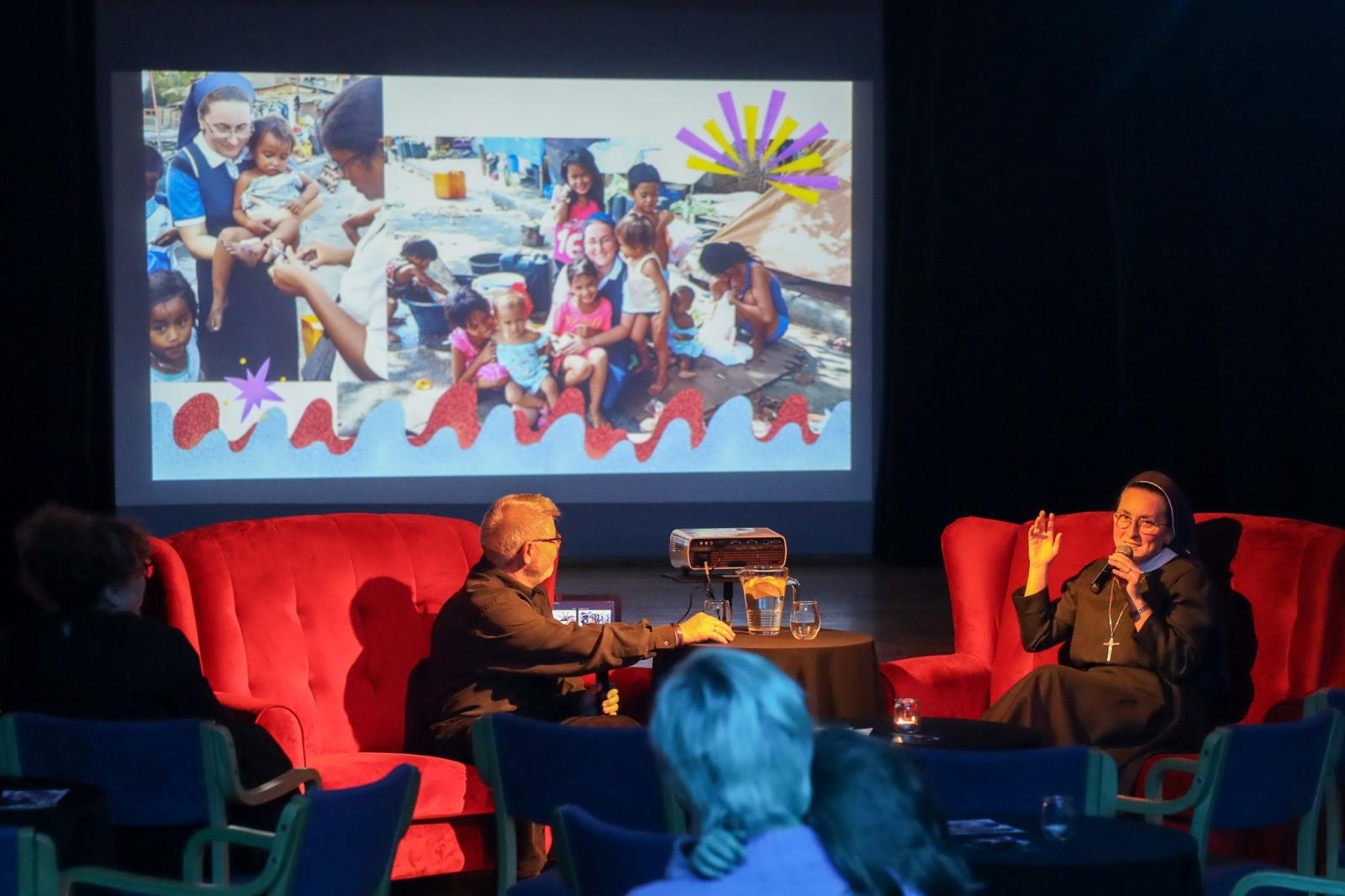 Zdjęcie w galerii na portalu naszraciborz.pl: W PUNKT. Spotkanie z siostrą Barbarą Panfil - misjonarką na Filipinach wiadomości z regionu