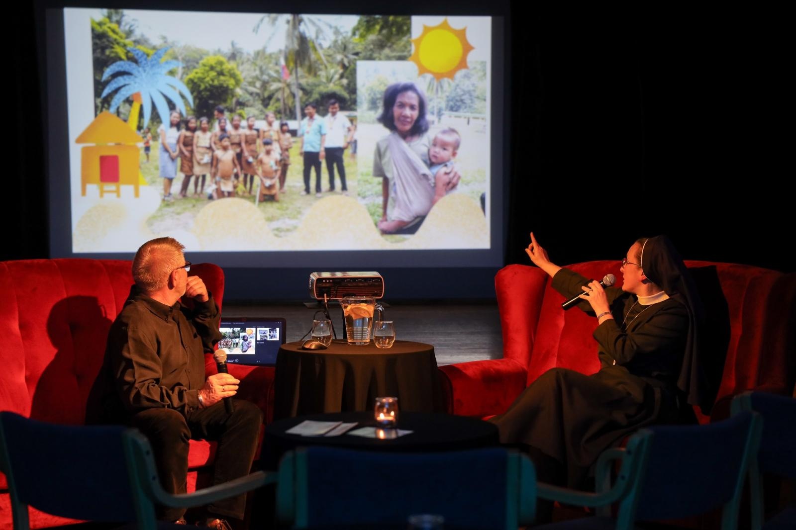 Zdjęcie w galerii na portalu naszraciborz.pl: W PUNKT. Spotkanie z siostrą Barbarą Panfil - misjonarką na Filipinach wiadomości z regionu