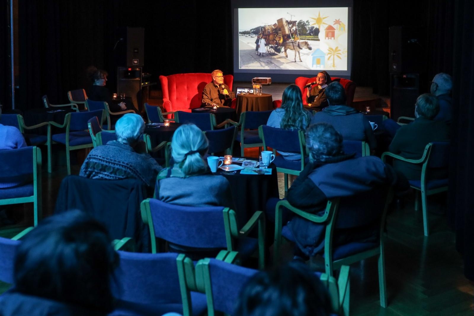 Zdjęcie w galerii na portalu naszraciborz.pl: W PUNKT. Spotkanie z siostrą Barbarą Panfil - misjonarką na Filipinach wiadomości z regionu