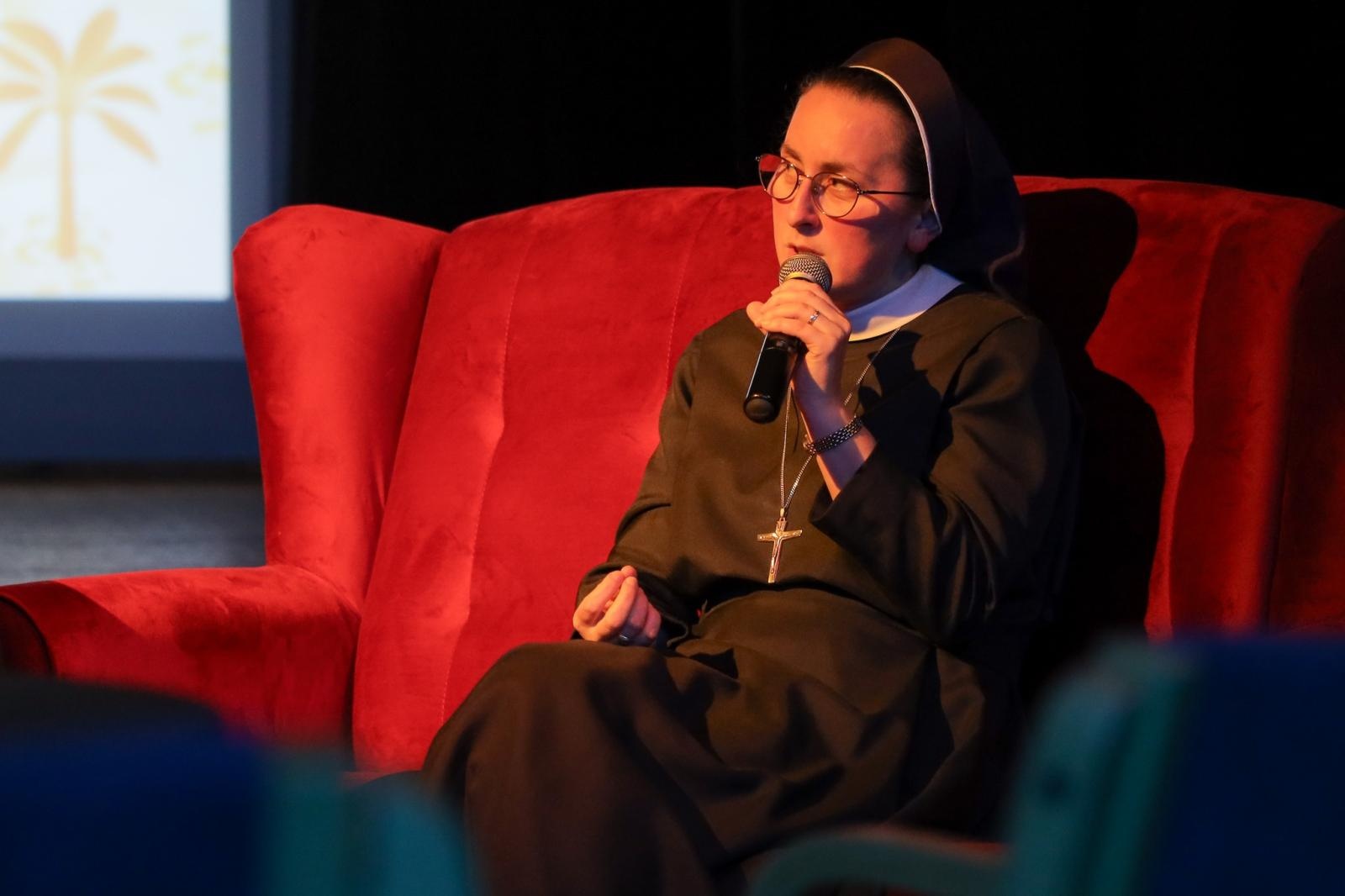 Zdjęcie w galerii na portalu naszraciborz.pl: W PUNKT. Spotkanie z siostrą Barbarą Panfil - misjonarką na Filipinach wiadomości z regionu