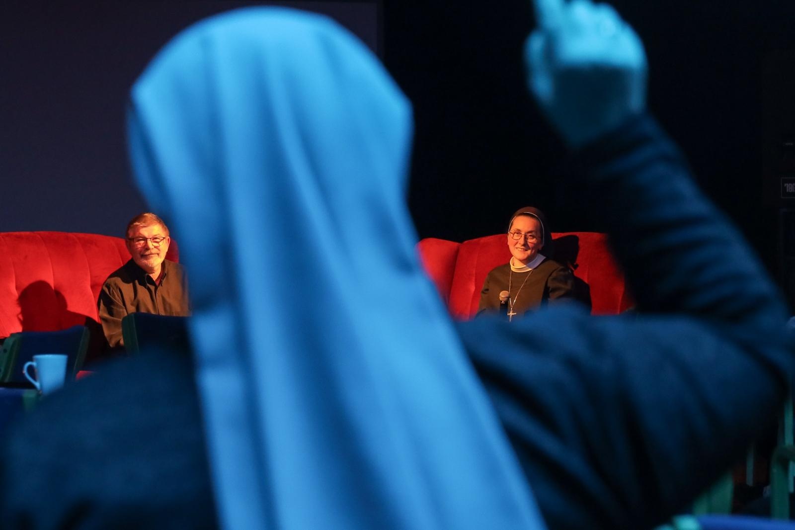 Zdjęcie w galerii na portalu naszraciborz.pl: W PUNKT. Spotkanie z siostrą Barbarą Panfil - misjonarką na Filipinach wiadomości z regionu