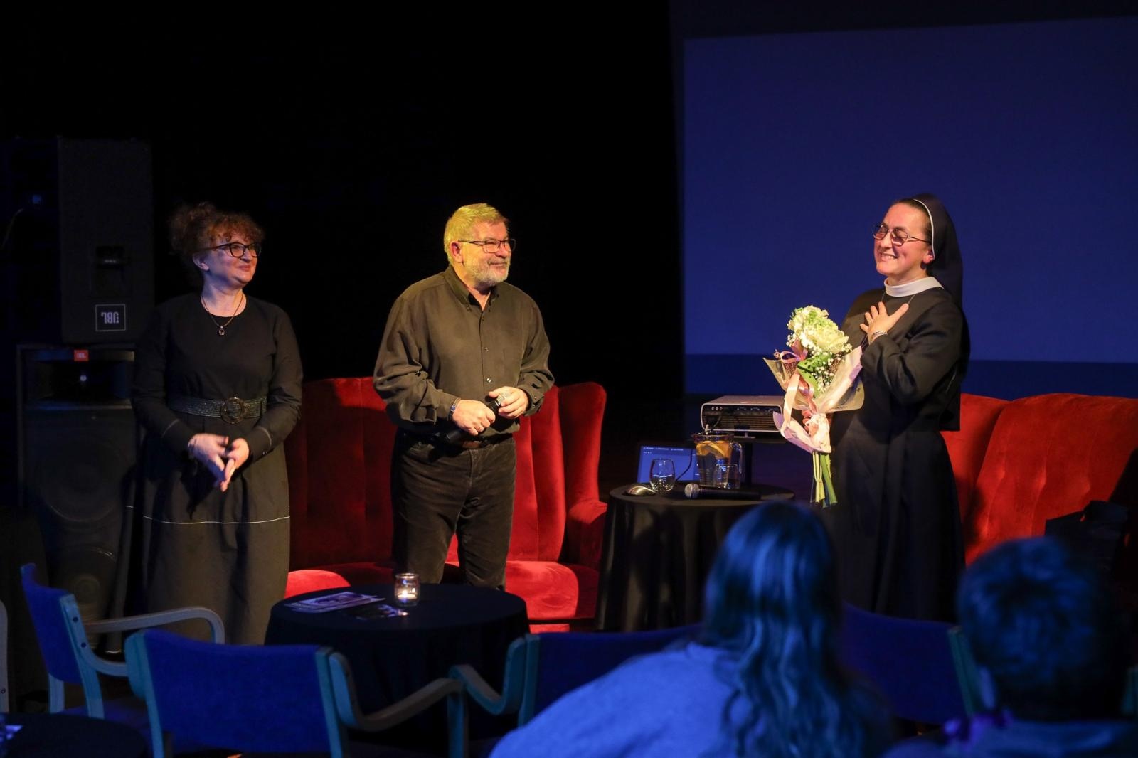 Zdjęcie w galerii na portalu naszraciborz.pl: W PUNKT. Spotkanie z siostrą Barbarą Panfil - misjonarką na Filipinach wiadomości z regionu