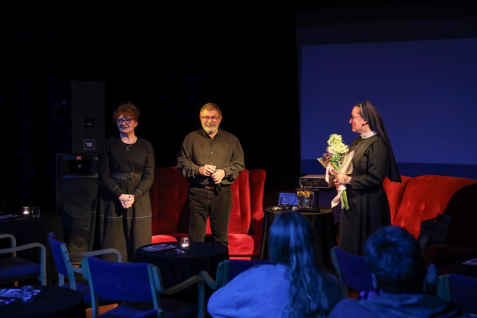 Zdjęcie w galerii na portalu naszraciborz.pl: W PUNKT. Spotkanie z siostrą Barbarą Panfil - misjonarką na Filipinach wiadomości z regionu