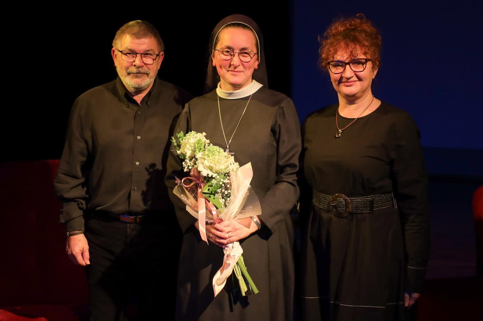 Zdjęcie w galerii na portalu naszraciborz.pl: W PUNKT. Spotkanie z siostrą Barbarą Panfil - misjonarką na Filipinach wiadomości z regionu