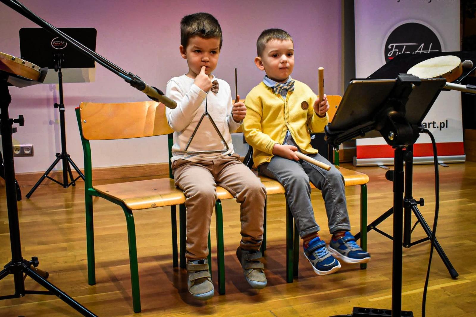Zdjęcie w galerii na portalu naszraciborz.pl: Muzyczne talenty na scenie Zamku Piastowskiego. Koncert uczniów ogniska muzycznego Fulnart wiadomości z regionu