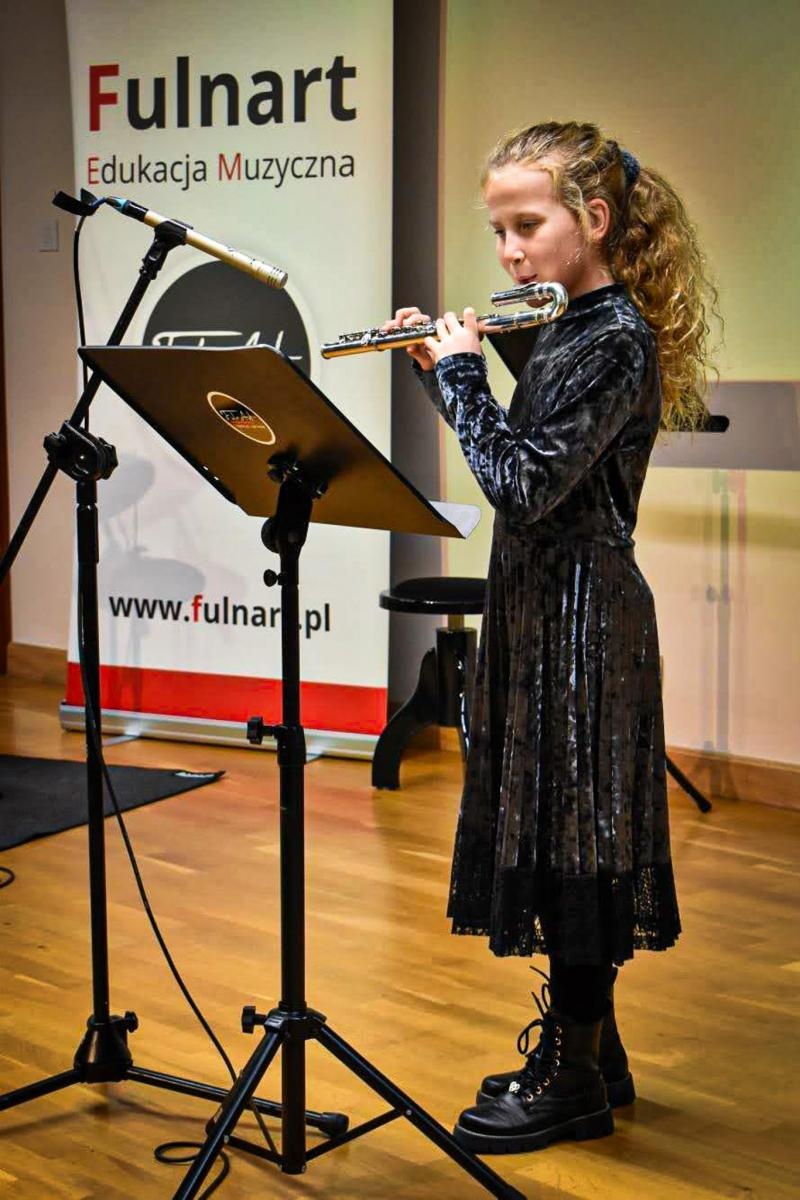 Zdjęcie w galerii na portalu naszraciborz.pl: Muzyczne talenty na scenie Zamku Piastowskiego. Koncert uczniów ogniska muzycznego Fulnart wiadomości z regionu